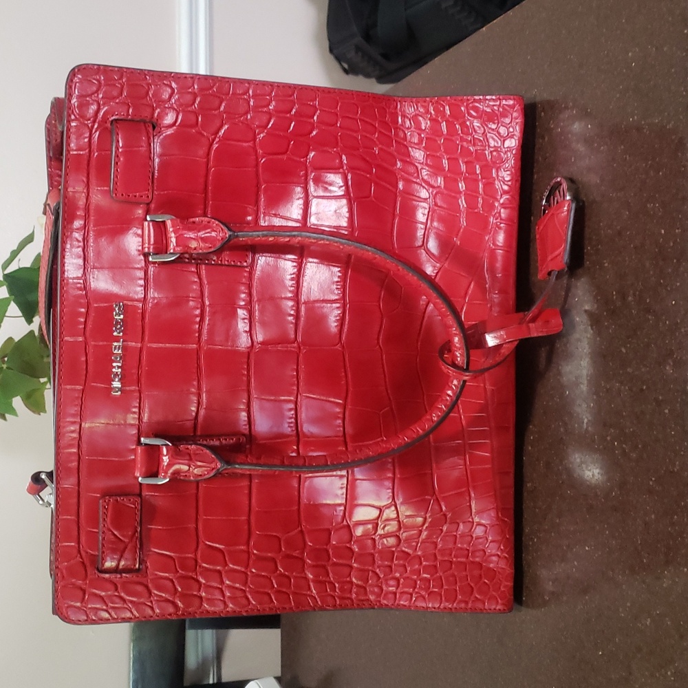MICHAEL KORS Dillon Medium Crocodile Embossed Leather Bag. New Condition. Red